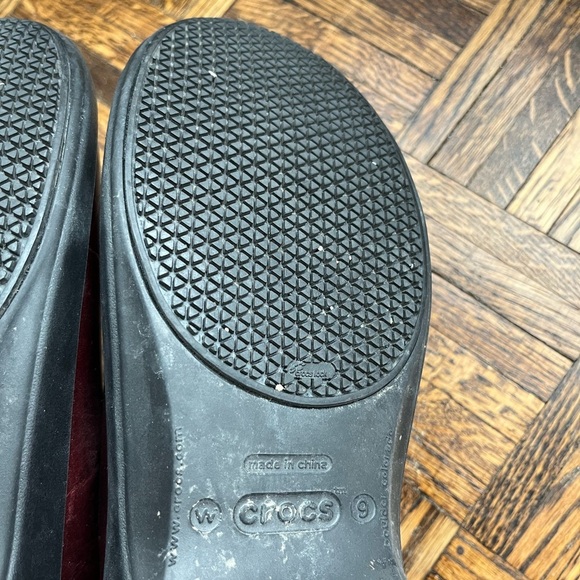 Crocs Women's Burgundy Slip On Clog Work Shoes Leather - Picture 13 of 16